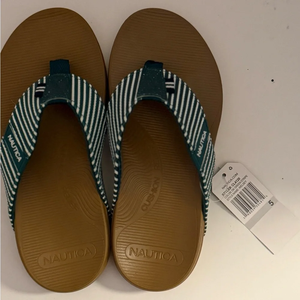 Nautica Green and White Striped Thong Sandals Women’s Size 5